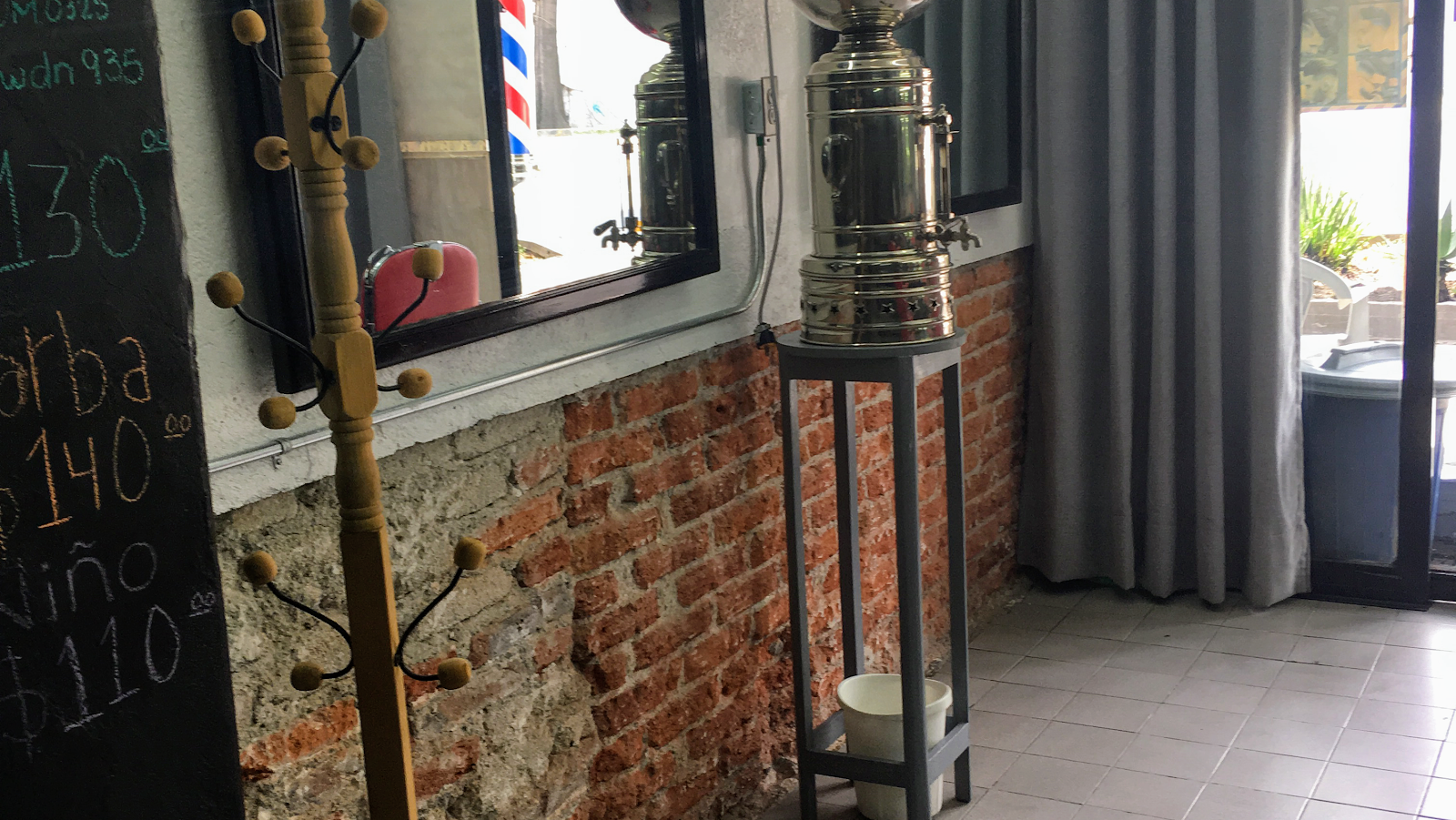 Interior de Barbería La Roma